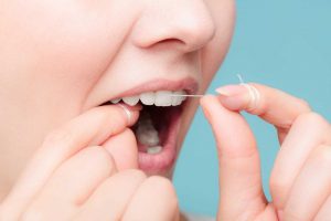 Những sai lầm khi vệ sinh răng miệng bằng chỉ nha khoa