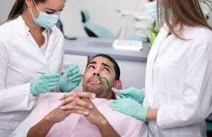 Vì sao nhiều người sợ đi khám răng?