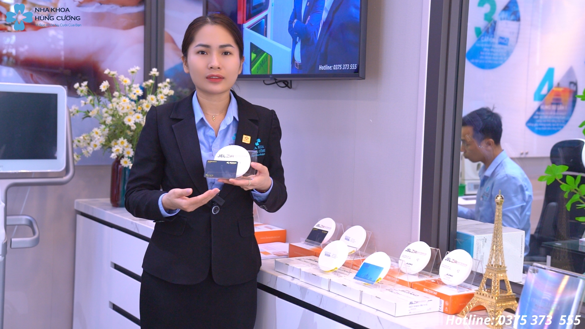 Khu vực trưng bày và phòng công nghệ cao của Nha khoa Hùng Cường