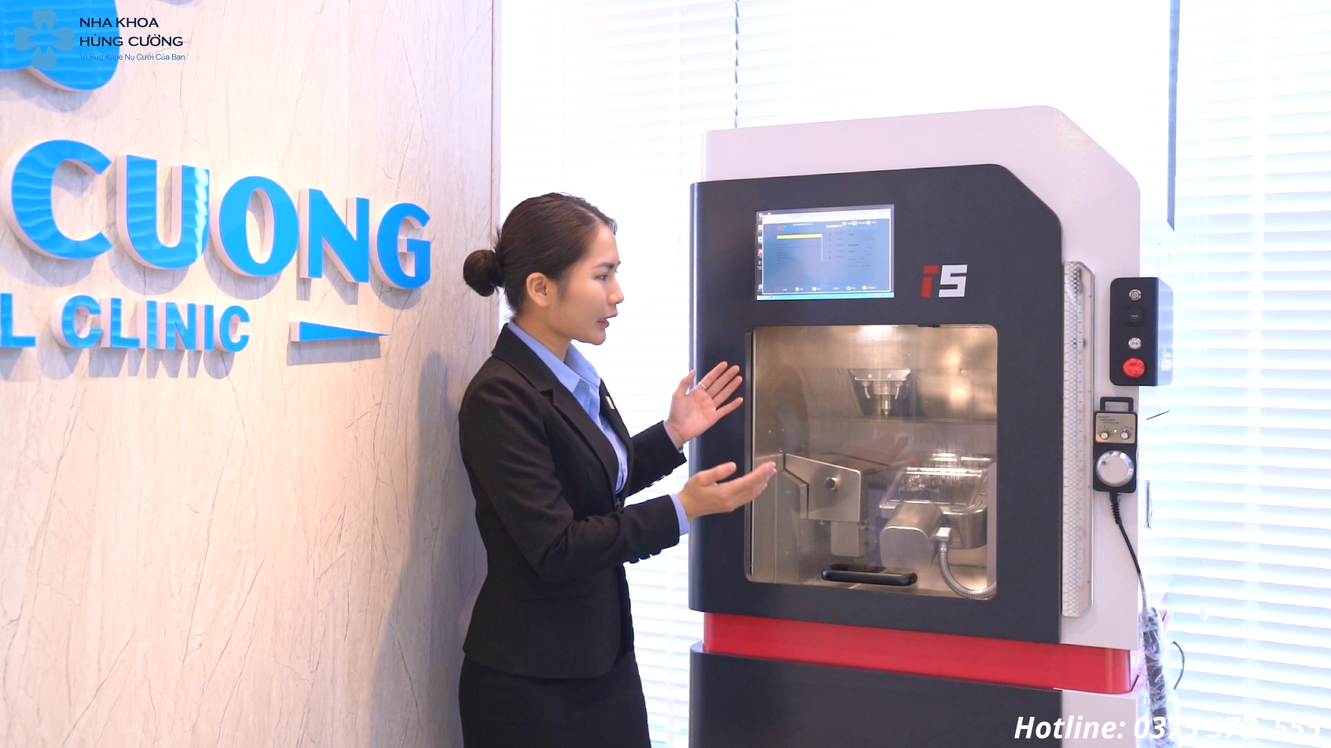 Khu vực trưng bày và phòng công nghệ cao của Nha khoa Hùng Cường